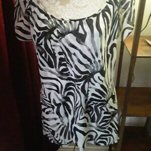 Chaus black and white short flutter sleeve layer top size M